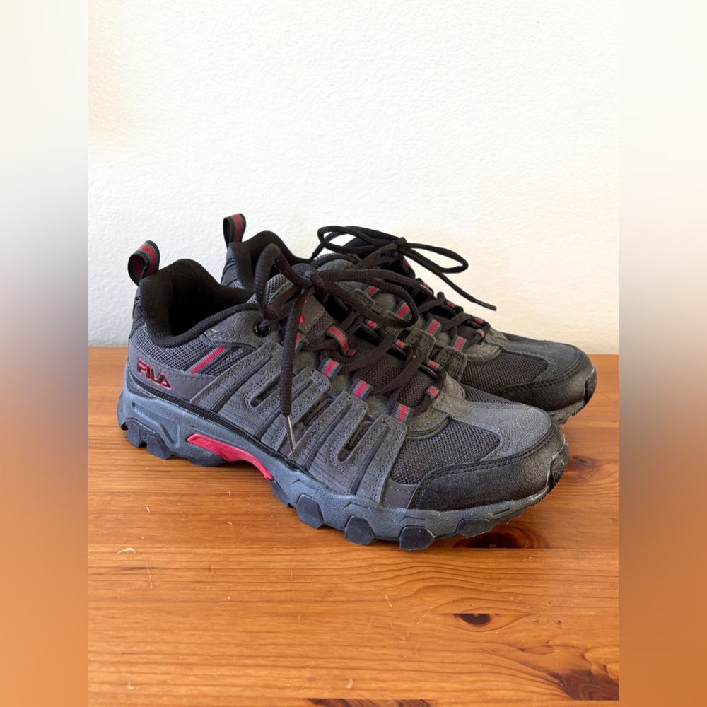 Fila trail hiking running shoes black suede grey gray red lace up